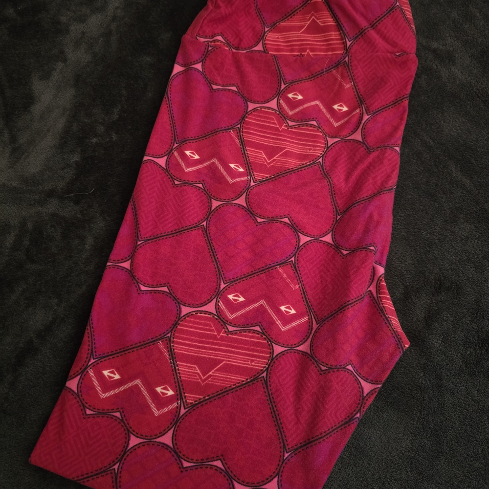 LuLaRoe Pink Heart Patterned Leggings